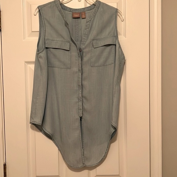 Chicos Chambray Blue Top Size 1 (Medium 10) Sleeveless Button Tie Front Shirt - Picture 1 of 4
